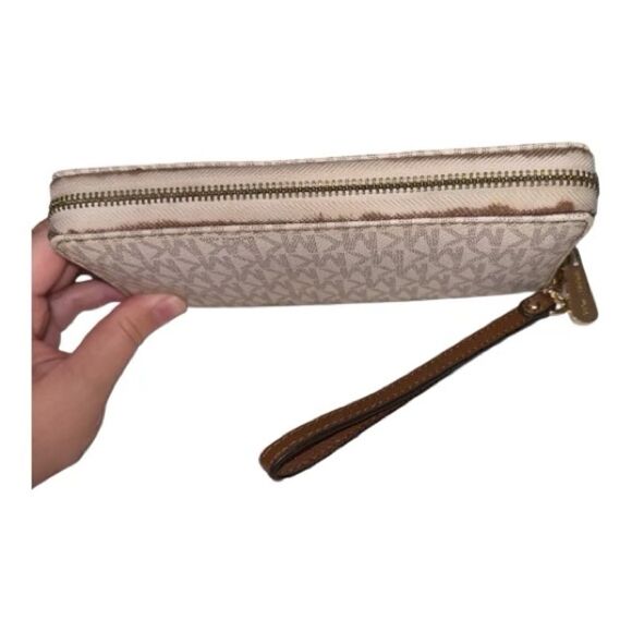 Michael Kors Wallet - Picture 3 of 8